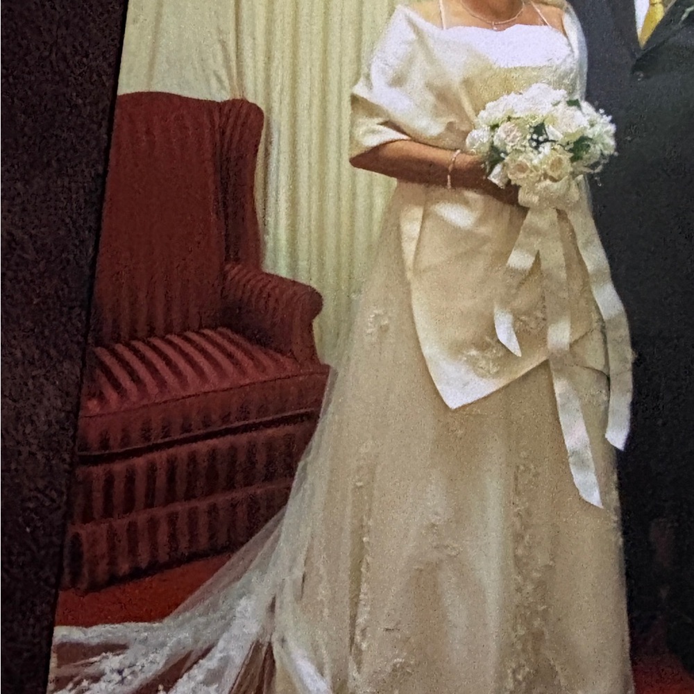 Ivory wedding dress. Used once. Size 12-14.